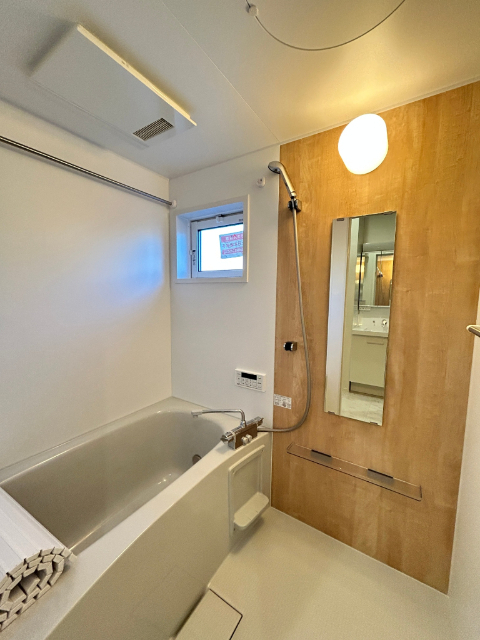 バス・シャワールーム　追い焚きバス、浴室乾燥機付き