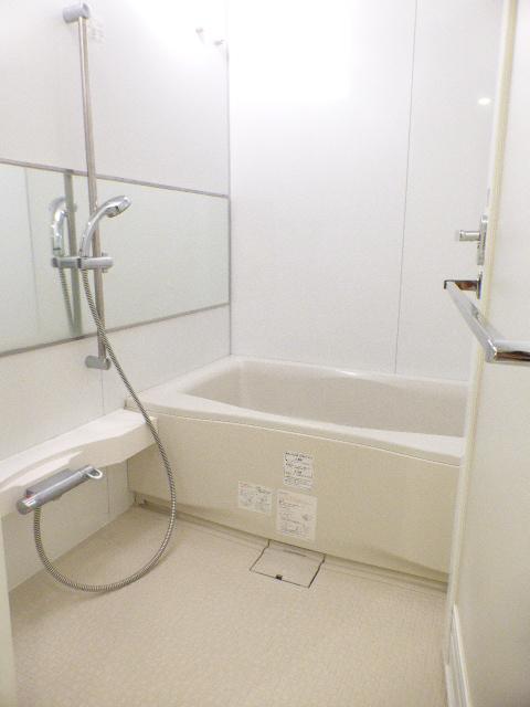 バス・シャワールーム　写真は同タイプ住居です。