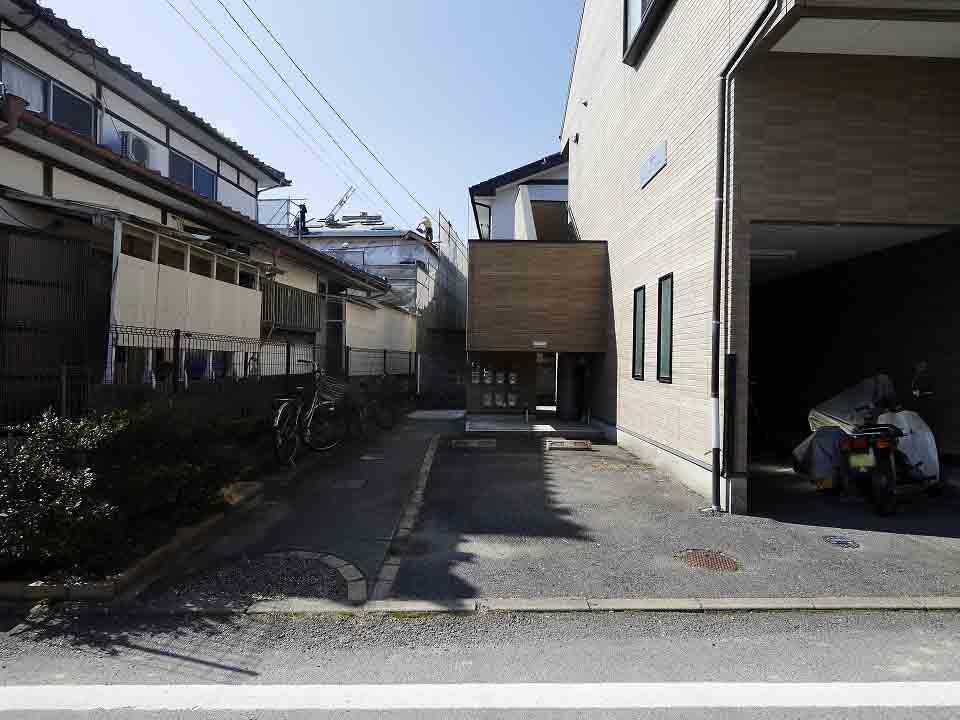 ロビー　駐車場