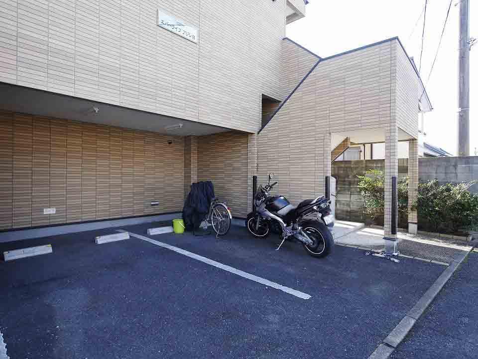 エントランス　駐車場