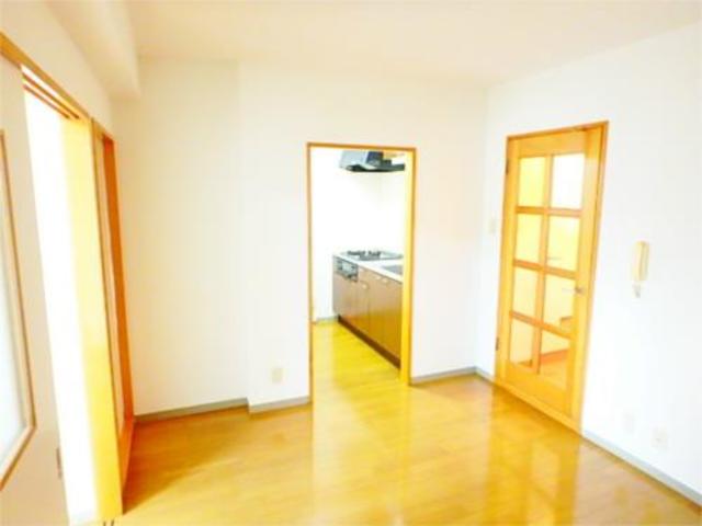 居室・リビング　きれいなフローリングのお部屋