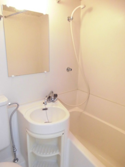 バス・シャワールーム　お風呂トイレ一緒です。