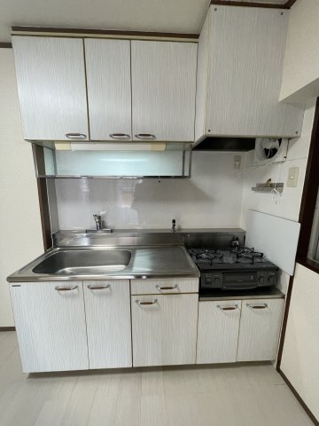 キッチン　※写真は同じマンションの違う部屋のものになります。