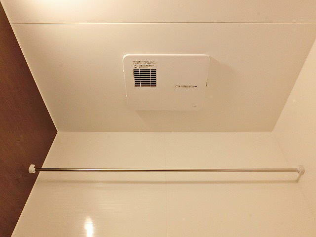 その他設備　浴室乾燥機能付き。バスルームを快適に、そして有効にお使いいた