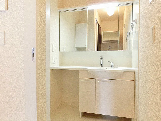 洗面設備　エグゼクティブ・・・そんな言葉が使いたくなる洗面台。