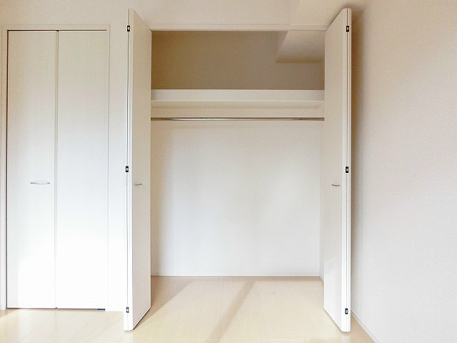 収納　南面の洋室にあるクローゼット。