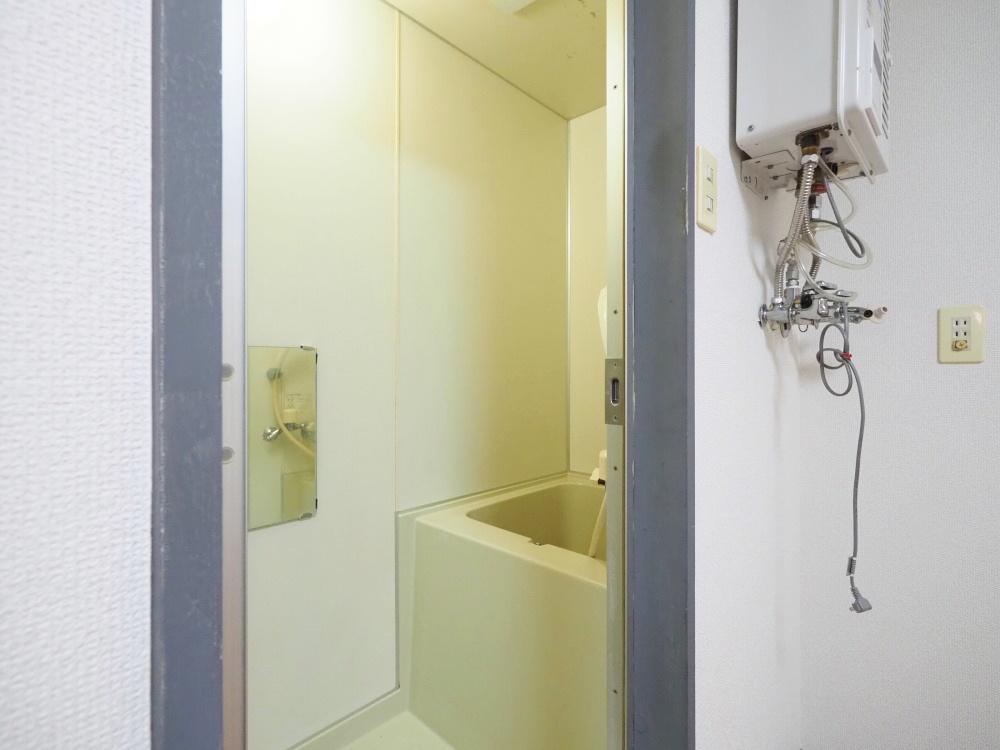 バス・シャワールーム　室内に洗濯機が置けます。