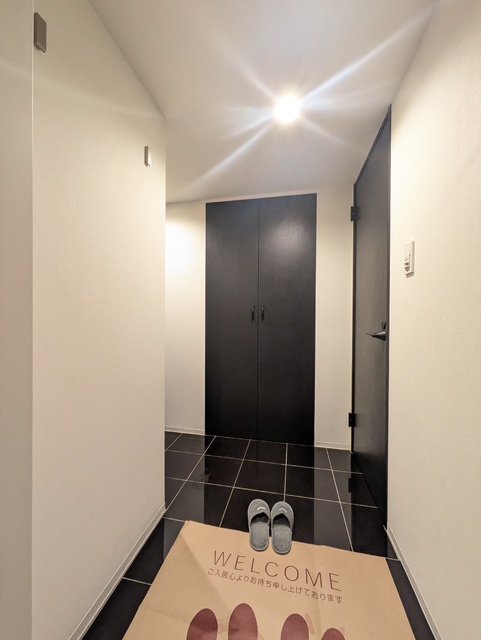 玄関　※クリーニング前の写真です