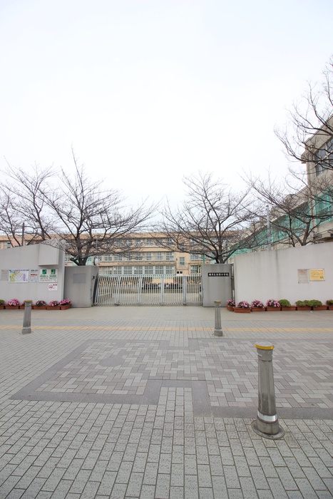 小学校　堺市立熊野小学校（小学校）まで210m