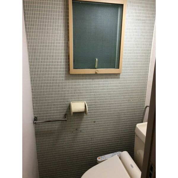 トイレ　※別号室の参考写真です