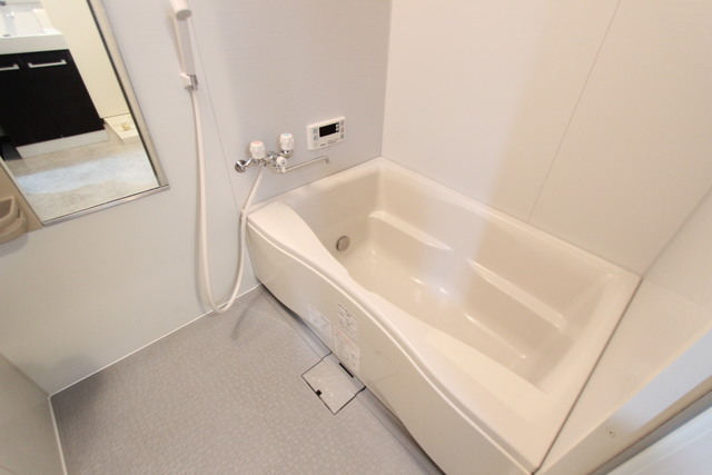 バス・シャワールーム　※別部屋のお写真で、現況優先と致します。反転タイプ