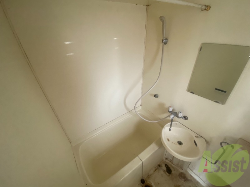 バス・シャワールーム　クリーニング前の写真です