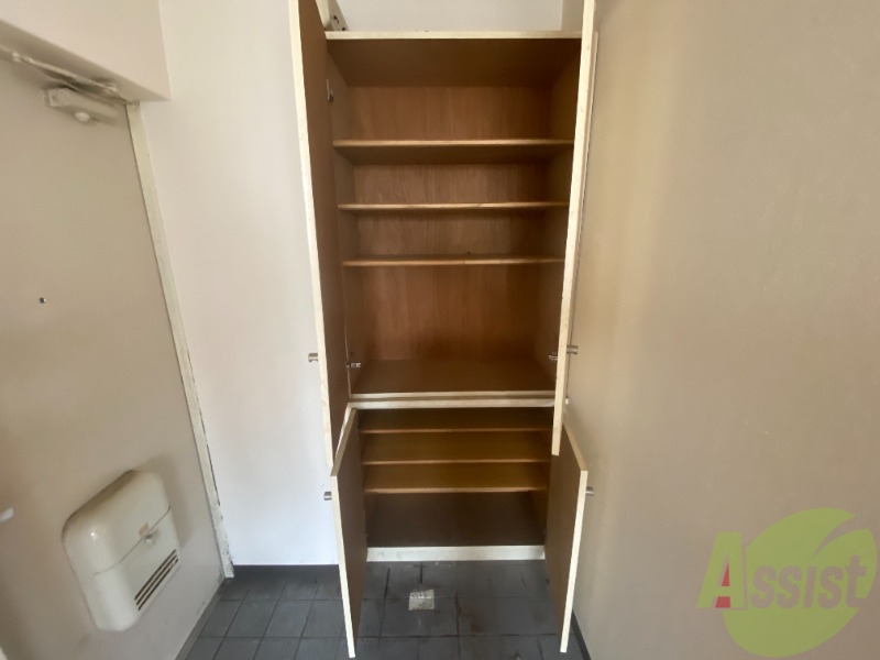 収納　クリーニング前の写真です