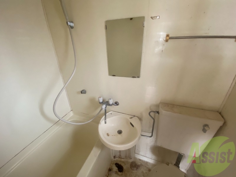 洗面設備　クリーニング前の写真です