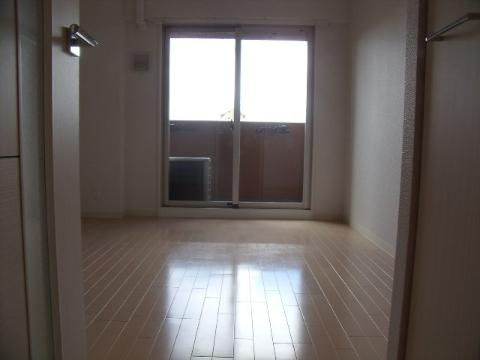 居室・リビング　室内