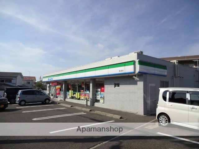 コンビニ　ファミリーマート（コンビニ）まで1911m