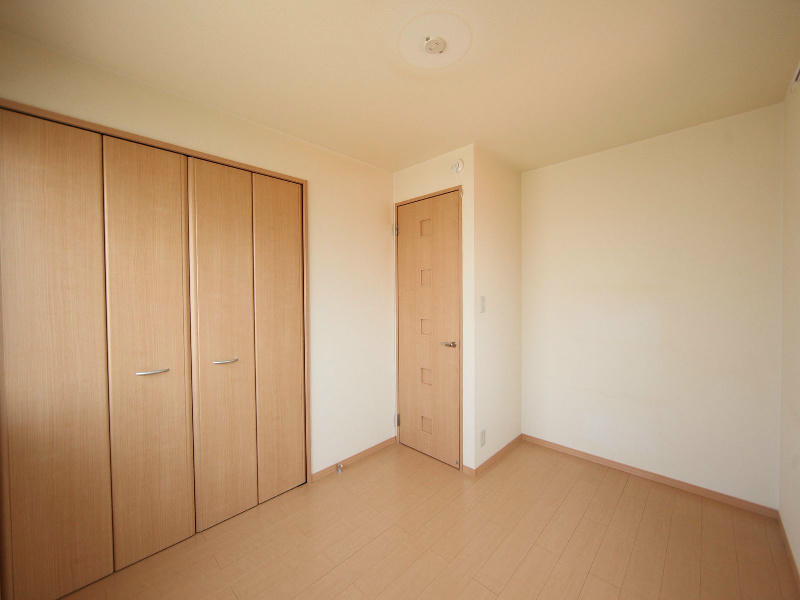 その他　洋室5.5帖　クローゼット付（収納充実しています）