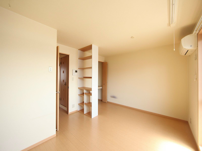 その他部屋・スペース　ＬＤＫ10帖　南向きバルコニー　収納棚付