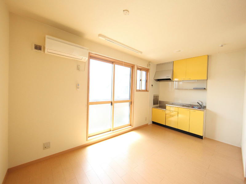 バルコニー　ＬＤＫ10帖　南向きバルコニー　収納棚付