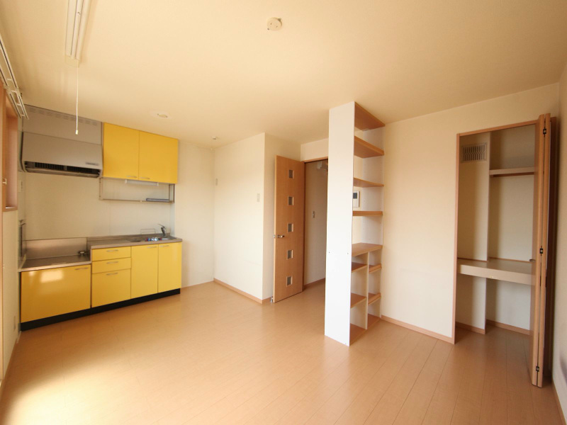 居室・リビング　ＬＤＫ10帖　南向きバルコニー　収納棚付