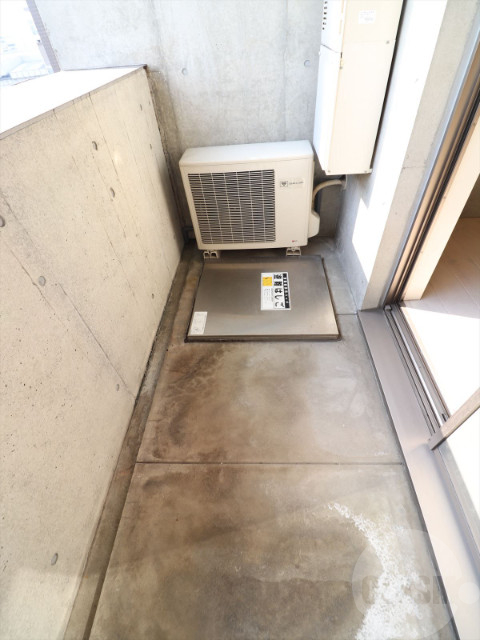 バルコニー　明るいバルコニー