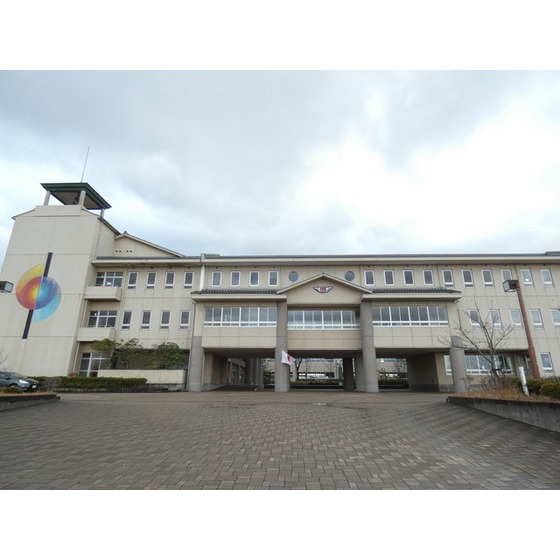 中学校　津幡町立津幡南中学校（中学校）まで548m