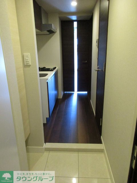 玄関　Aタイプ2016年7月撮影 同タイプ1001号室の写真です。