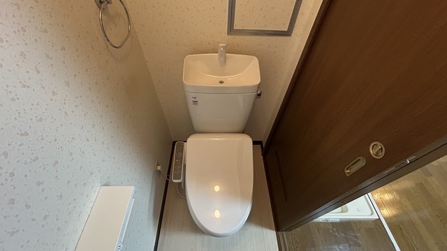 トイレ　実際は反転タイプになります