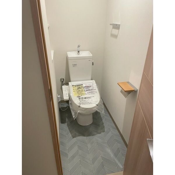 トイレ　※別室の参考写真の為、現況優先です。