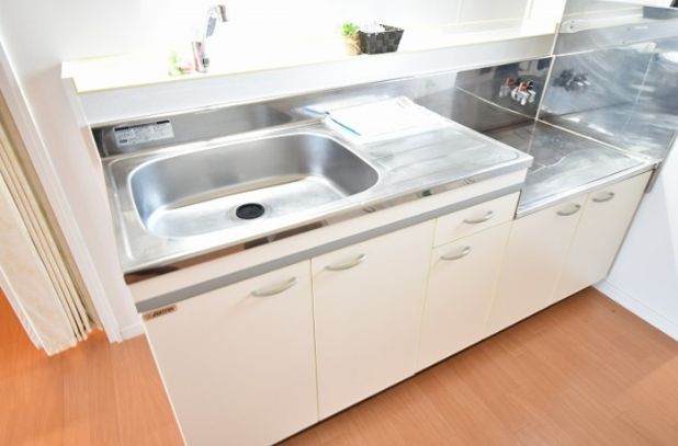 キッチン　コンパクトなキッチンで掃除もラクラク