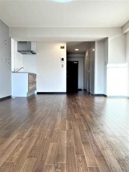 居室・リビング　角部屋　　窓あり