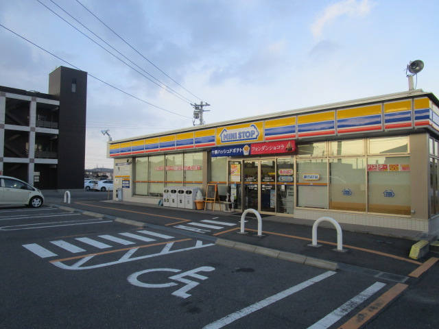 コンビニ　ミニストップ（コンビニ）まで943m