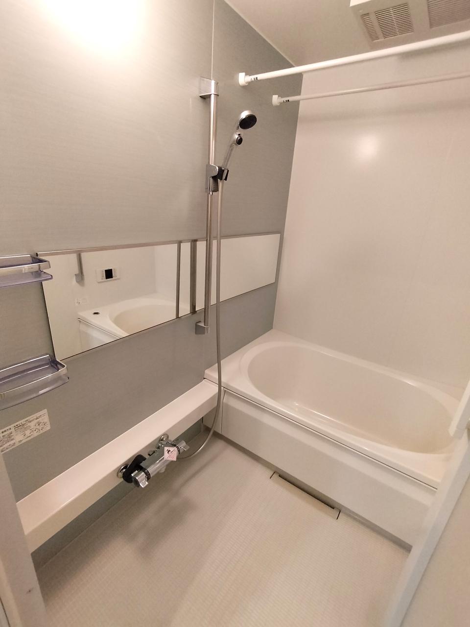 バス・シャワールーム　浴室追い焚き乾燥機