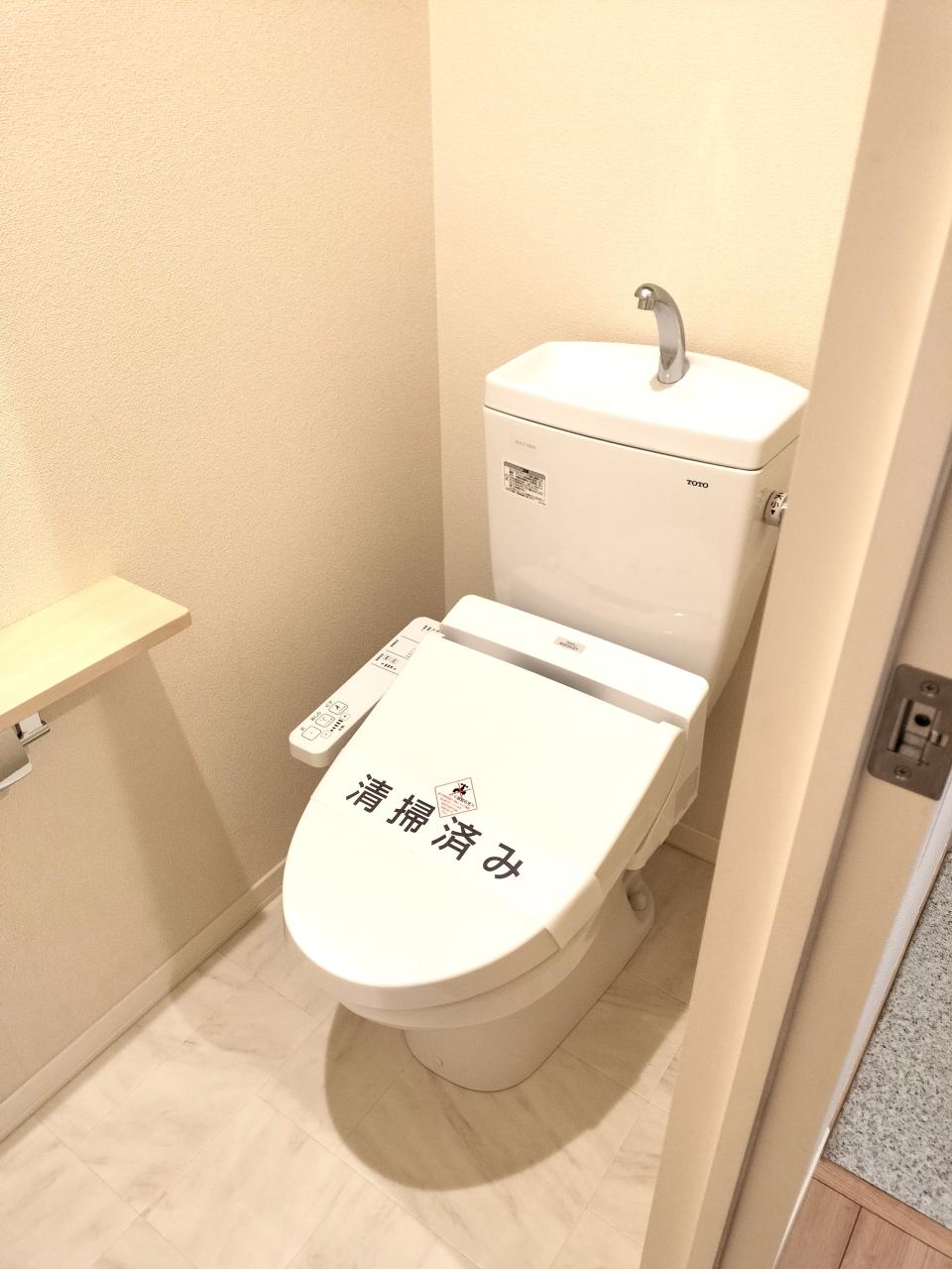 トイレ　温水洗浄暖房便座