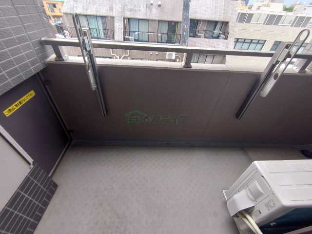 バルコニー　別部屋の参考写真になります。