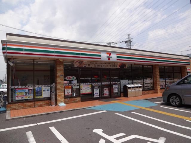 コンビニ　セブンイレブン（コンビニ）まで1251m