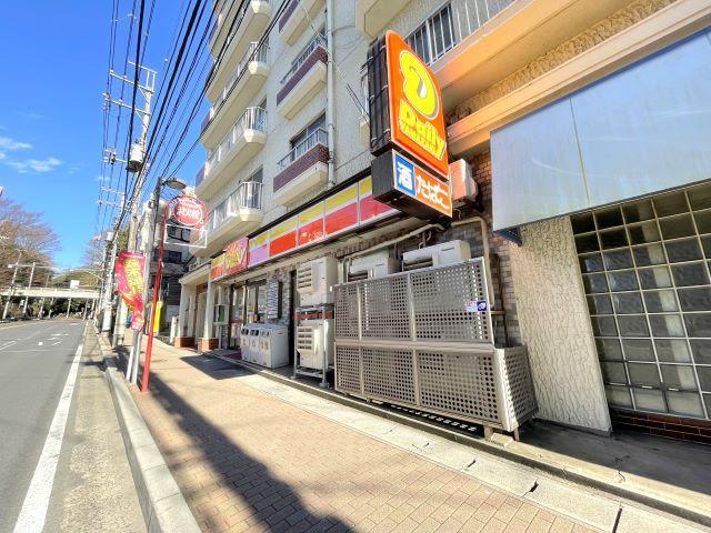 コンビニ　デイリーヤマザキ（コンビニ）まで60m