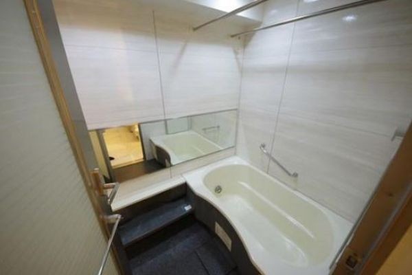 バス・シャワールーム　※別部屋参考写真です