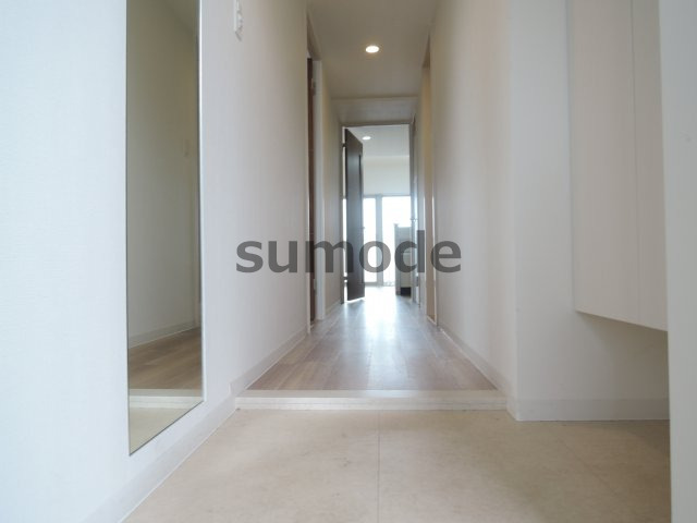 玄関　写真は同マンション別部屋