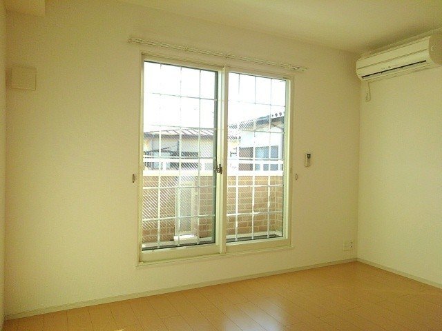 居室・リビング　ゆったり過ごせる居間です