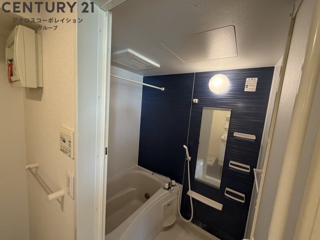 バス・シャワールーム　浴室乾燥・追い炊き機能付きで便利☆