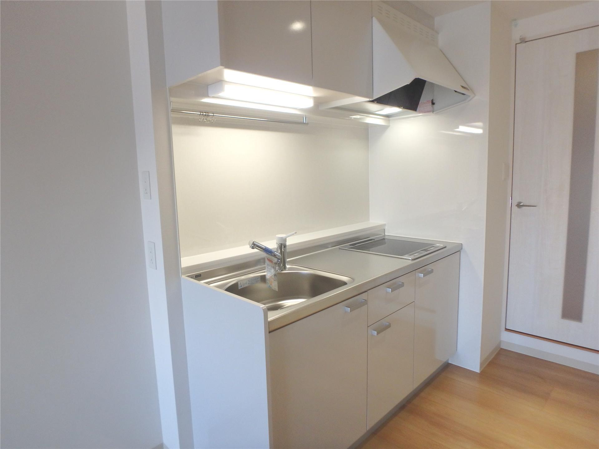 キッチン　上部収納付きのキッチンです