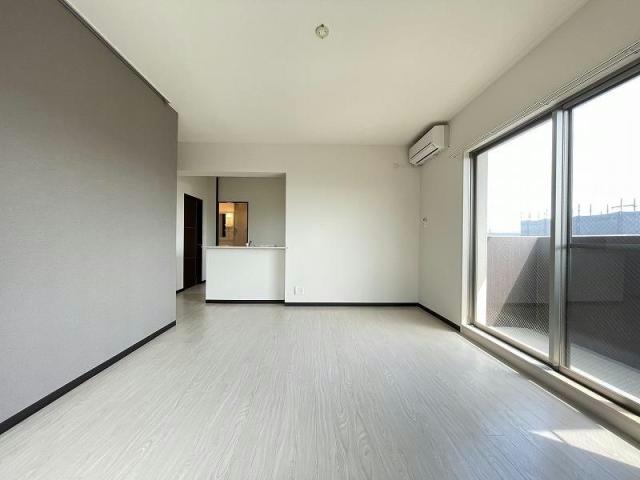 居室・リビング　他の号室の写真です