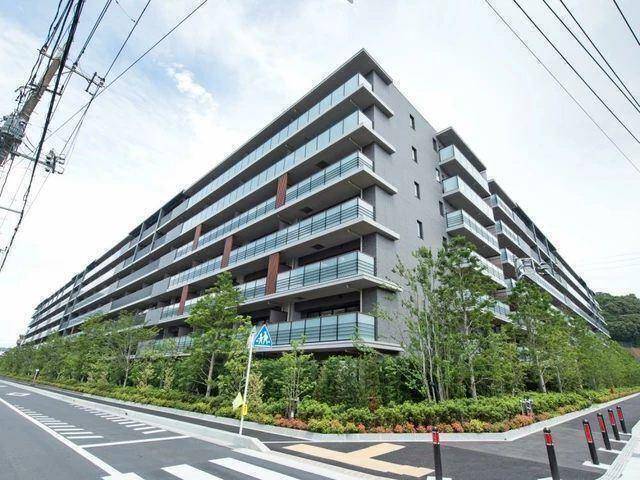 建物外観　オートロック完備