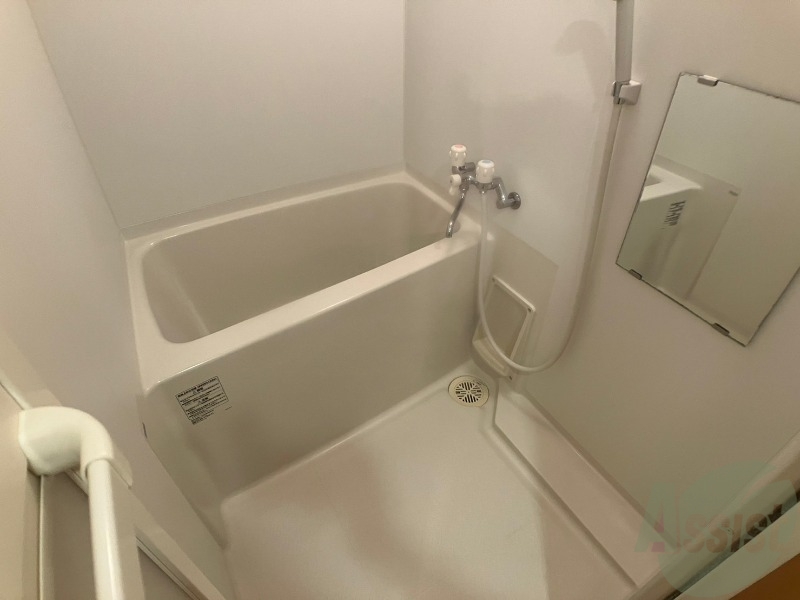 バス・シャワールーム　お風呂になります。一日の疲れを癒してくださいね。