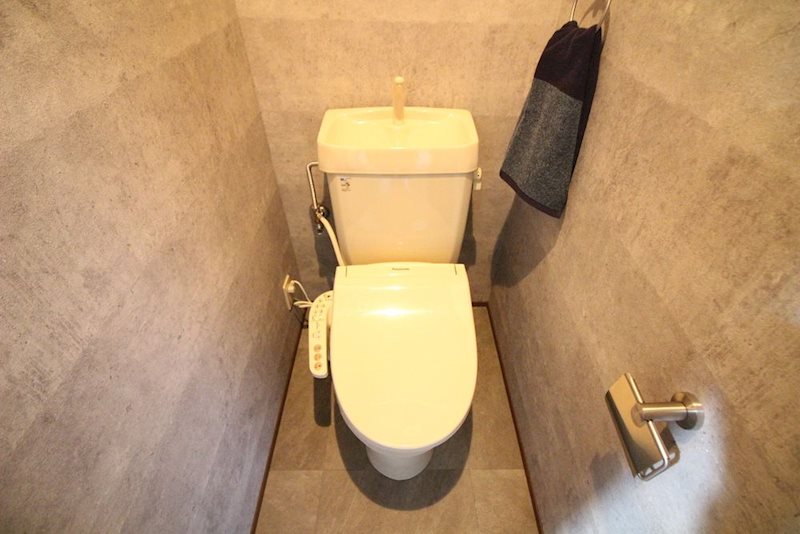 トイレ　※この画像は207号室のものです