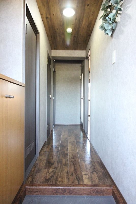 玄関　※この画像は207号室のものです