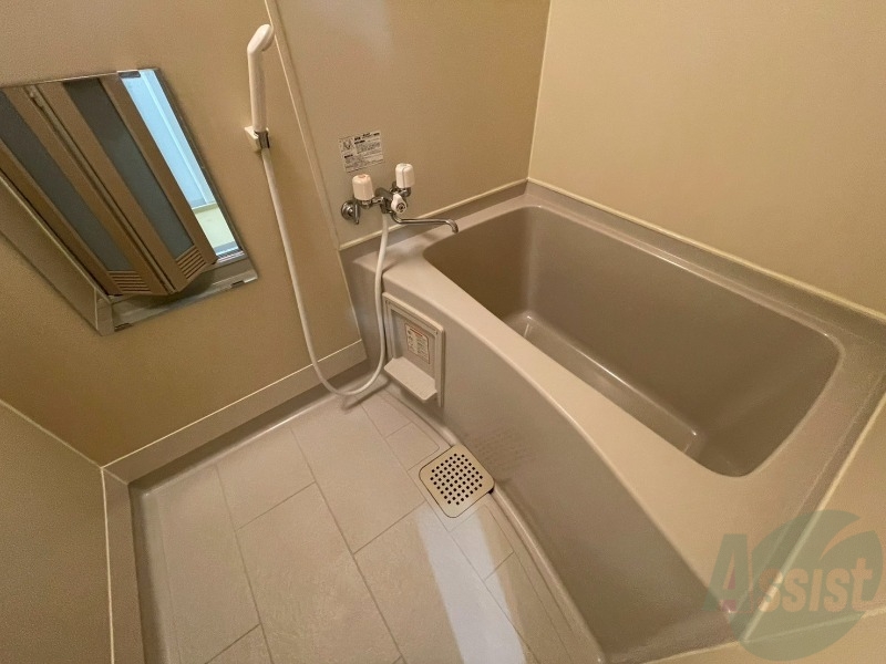 バス・シャワールーム　お風呂になります。一日の疲れを癒してくださいね。