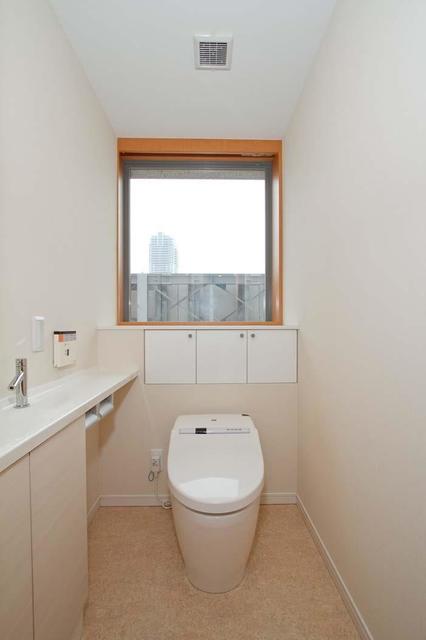 トイレ　※写真は同タイプ住戸です。