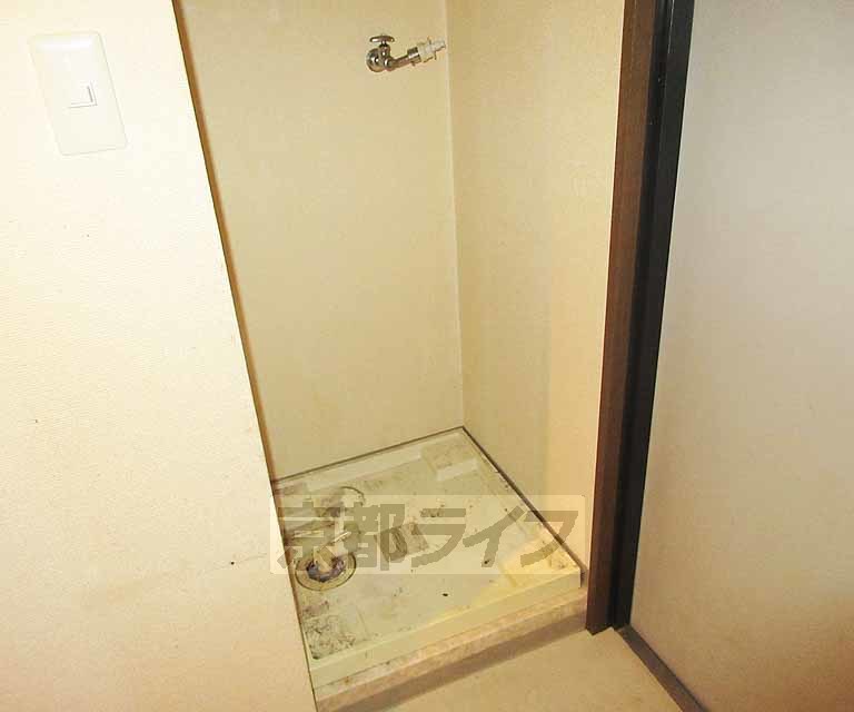 その他設備　玄関入ってすぐ洗濯機置けます！